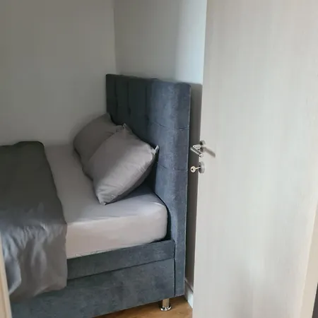 Apartment Kota 33 *